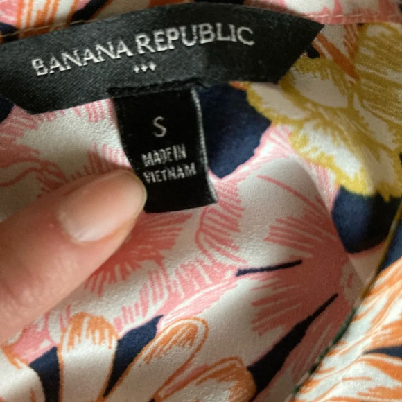 EUC Banana Republic short sleeve daisy pattern blouse size Small - Picture 3 of 6